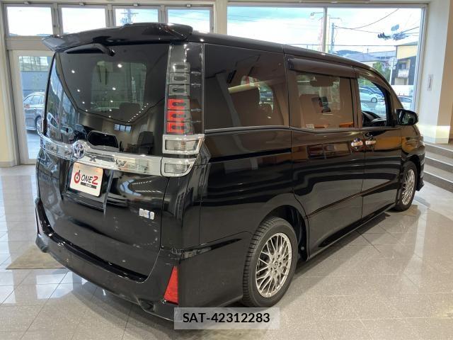 Toyota VOXY HYBRID 2021-07 8662361-2