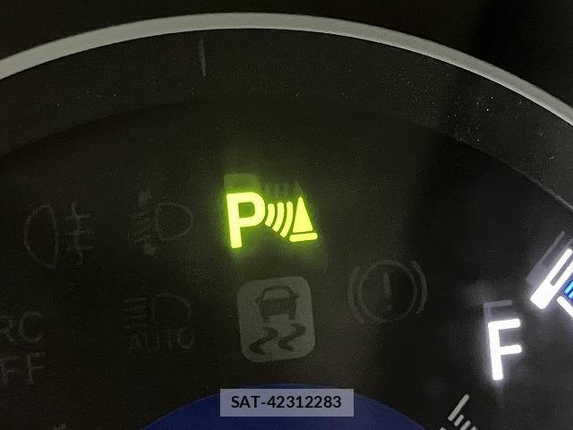 Toyota VOXY HYBRID 2021-07 8662361-5