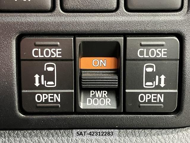 Toyota VOXY HYBRID 2021-07 8662361-7