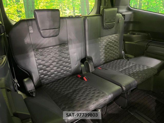 Toyota VOXY HYBRID 2023-09 8662356-9