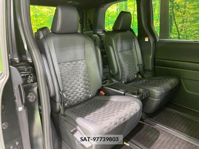 Toyota VOXY HYBRID 2023-09 8662356-8