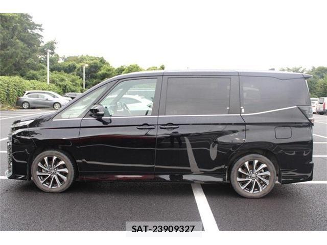 Toyota VOXY HYBRID 2023-05 8662359-12