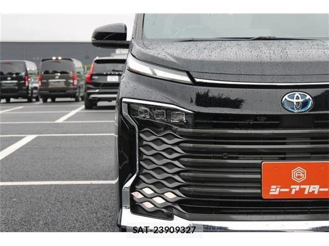Toyota VOXY HYBRID 2023-05 8662359-15