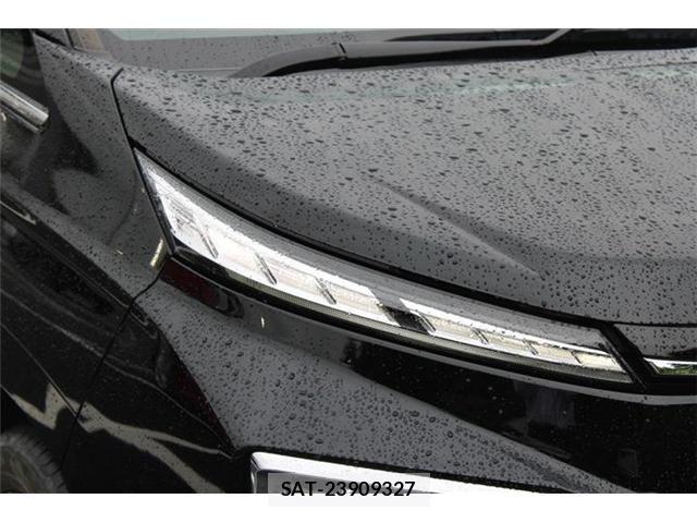 Toyota VOXY HYBRID 2023-05 8662359-16