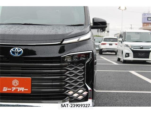 Toyota VOXY HYBRID 2023-05 8662359-17