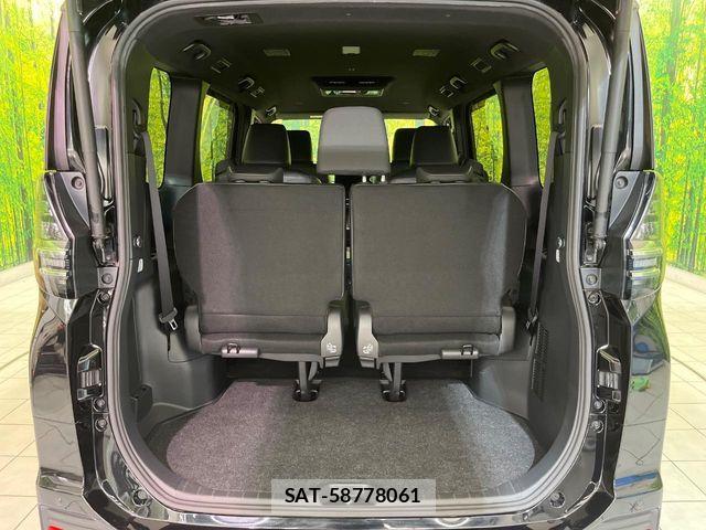 Toyota VOXY HYBRID 2023-05 8662357-10
