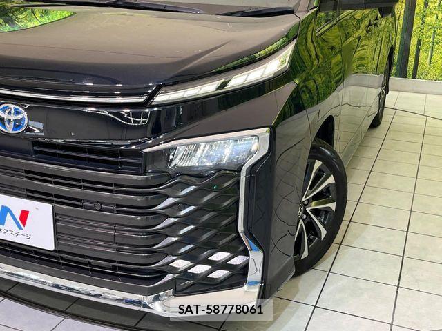 Toyota VOXY HYBRID 2023-05 8662357-12