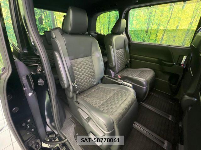 Toyota VOXY HYBRID 2023-05 8662357-8