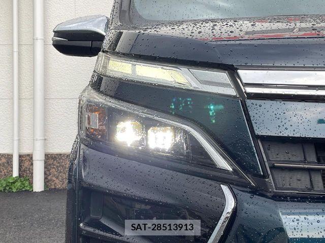 Toyota VOXY HYBRID 2019-05 8662366-11