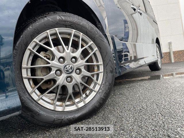 Toyota VOXY HYBRID 2019-05 8662366-12
