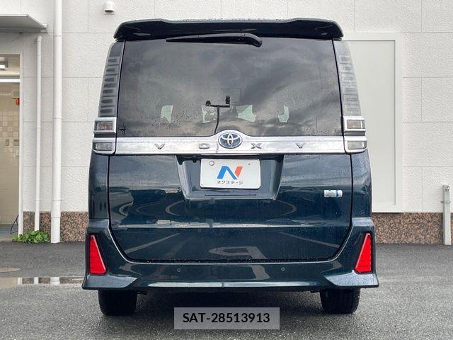 Toyota VOXY HYBRID 2019-05 8662366-14