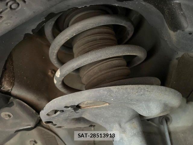 Toyota VOXY HYBRID 2019-05 8662366-19