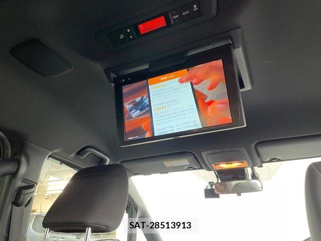 Toyota VOXY HYBRID 2019-05 8662366-3