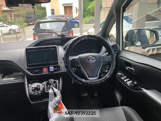 Toyota VOXY HYBRID 2020-10 8667133-12