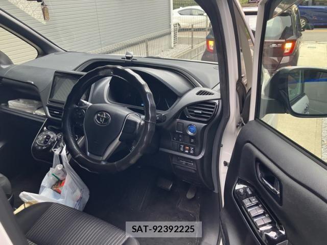 Toyota VOXY HYBRID 2020-10 8667133-13