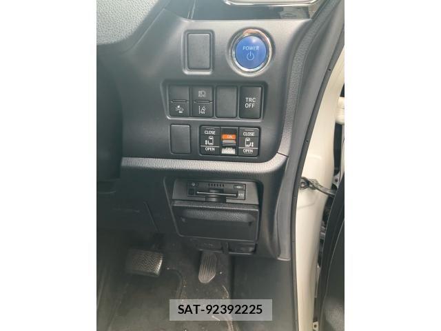 Toyota VOXY HYBRID 2020-10 8667133-14