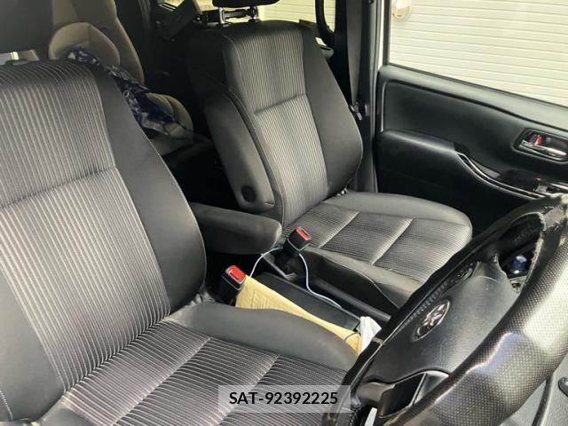 Toyota VOXY HYBRID 2020-10 8667133-17