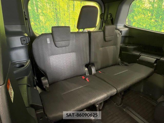 Toyota VOXY HYBRID 2023-07 8667131-9