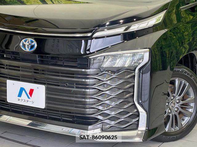 Toyota VOXY HYBRID 2023-07 8667131-12