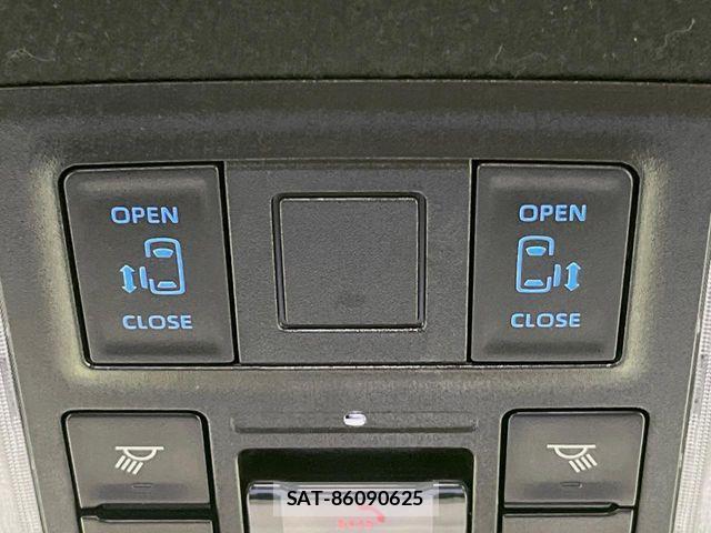 Toyota VOXY HYBRID 2023-07 8667131-2