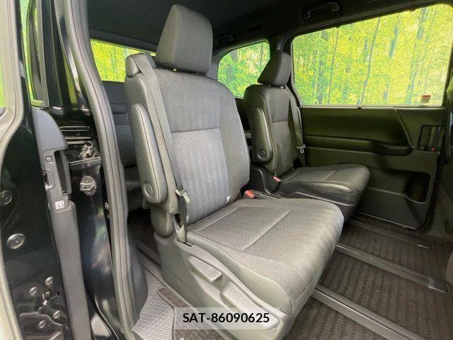 Toyota VOXY HYBRID 2023-07 8667131-8