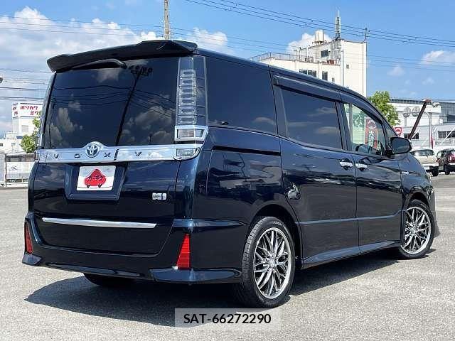 Toyota VOXY HYBRID 2018-08 8662363-2