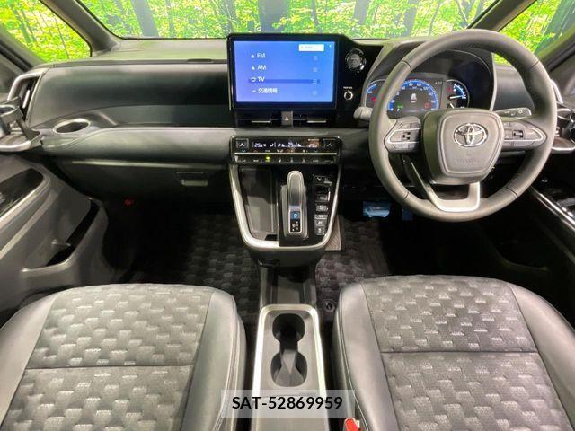 Toyota VOXY HYBRID 2024-01 8662353-1