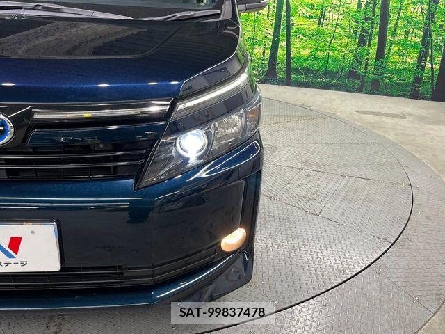 Toyota VOXY HYBRID 2014-09 8662367-12