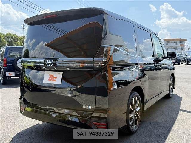 Toyota VOXY HYBRID 2023-01 8662358-14
