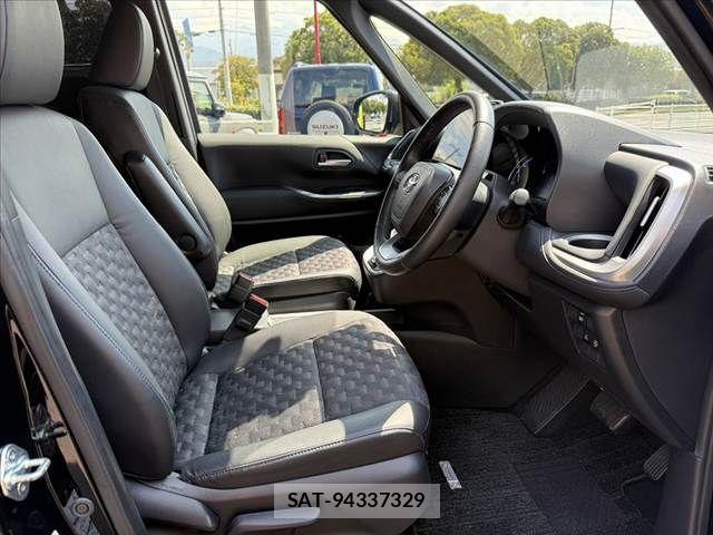 Toyota VOXY HYBRID 2023-01 8662358-15