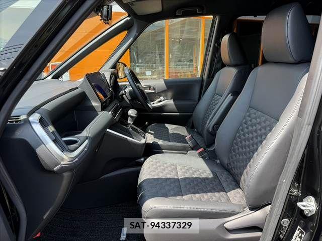 Toyota VOXY HYBRID 2023-01 8662358-16