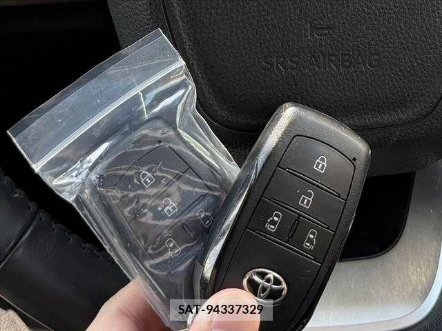 Toyota VOXY HYBRID 2023-01 8662358-23