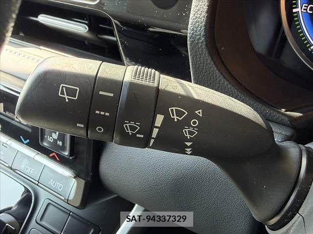 Toyota VOXY HYBRID 2023-01 8662358-24
