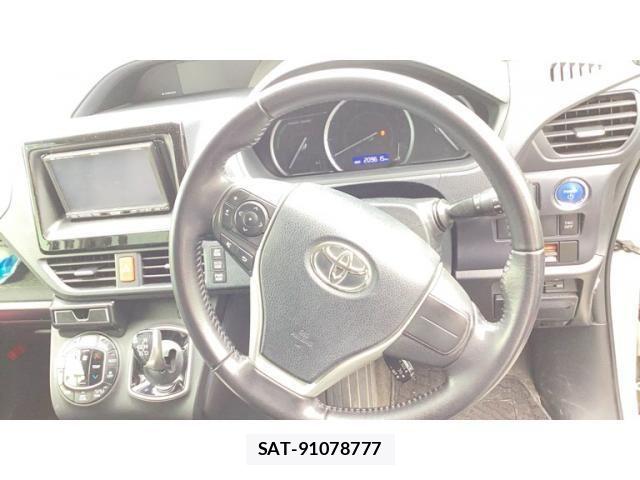 Toyota VOXY HYBRID 2014-07 8662376-9