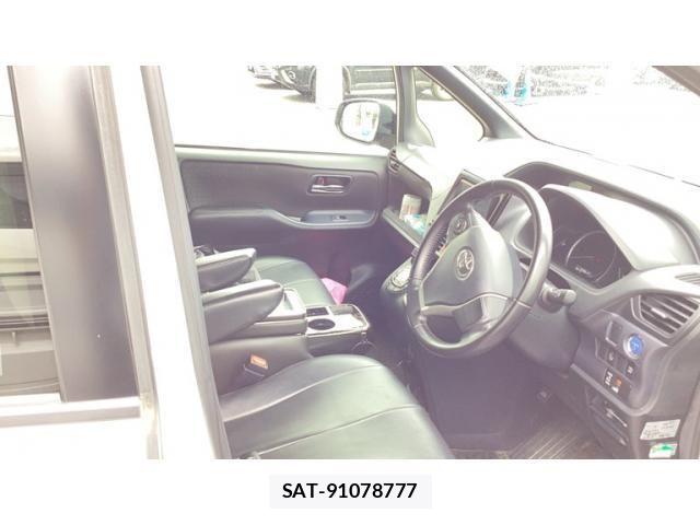 Toyota VOXY HYBRID 2014-07 8662376-14