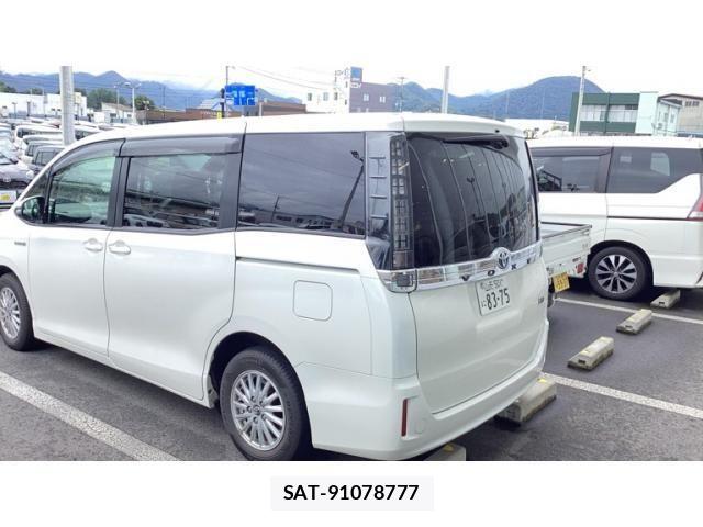 Toyota VOXY HYBRID 2014-07 8662376-1