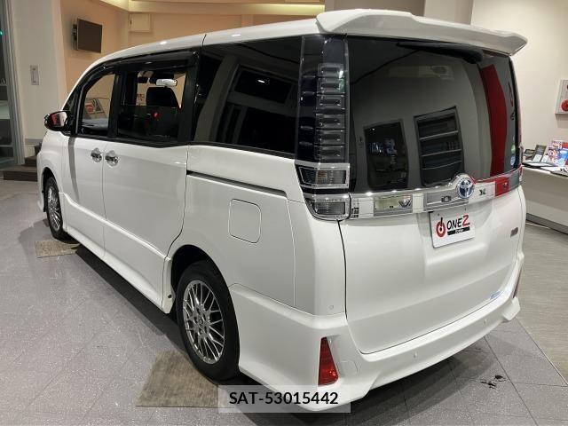Toyota VOXY HYBRID 2021-11 8662360-14