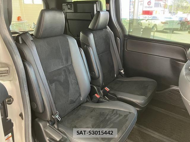 Toyota VOXY HYBRID 2021-11 8662360-16