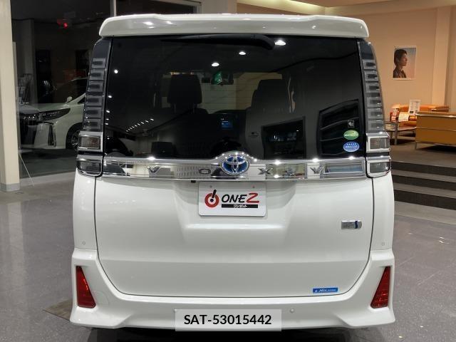 Toyota VOXY HYBRID 2021-11 8662360-8