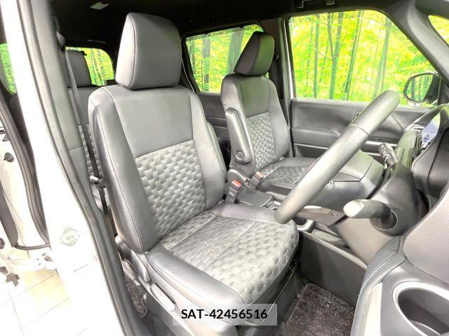 Toyota VOXY HYBRID 2023-10 8662352-9