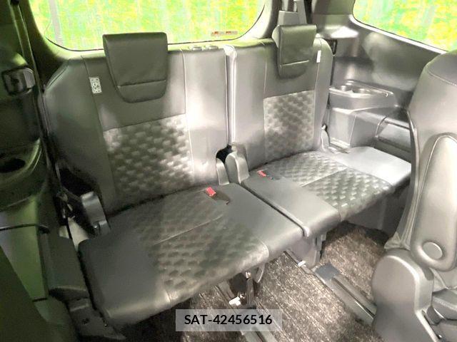 Toyota VOXY HYBRID 2023-10 8662352-11