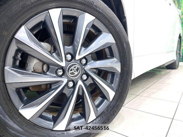Toyota VOXY HYBRID 2023-10 8662352-14