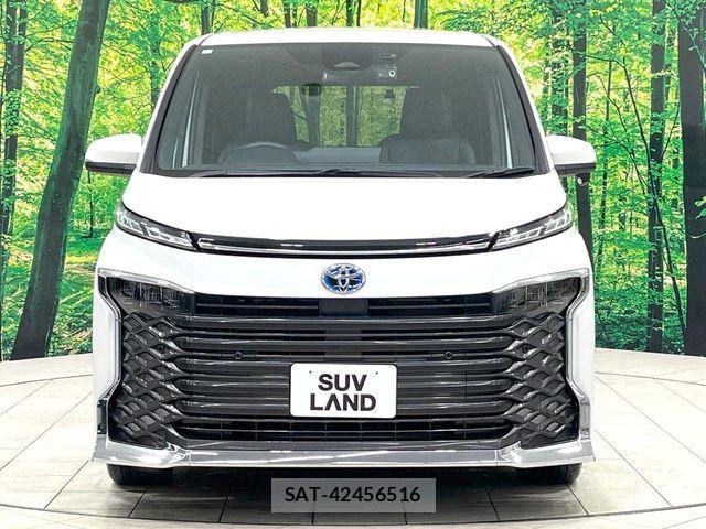 Toyota VOXY HYBRID 2023-10 8662352-15