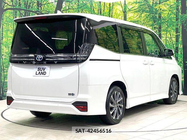 Toyota VOXY HYBRID 2023-10 8662352-17