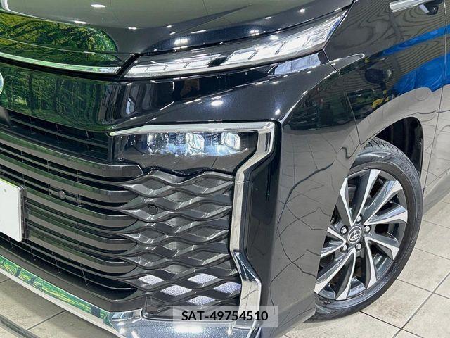 Toyota VOXY HYBRID 2022-12 8667129-12