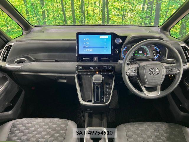 Toyota VOXY HYBRID 2022-12 8667129-1