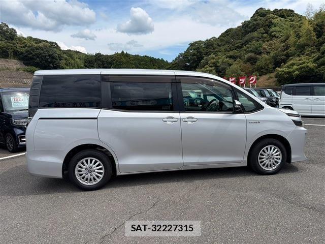 Toyota VOXY HYBRID 2014-03 8662375-9