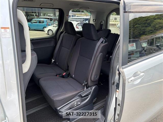Toyota VOXY HYBRID 2014-03 8662375-14