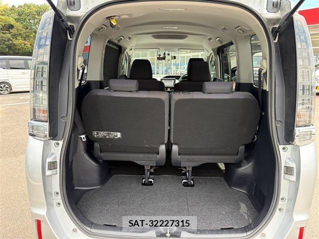 Toyota VOXY HYBRID 2014-03 8662375-16