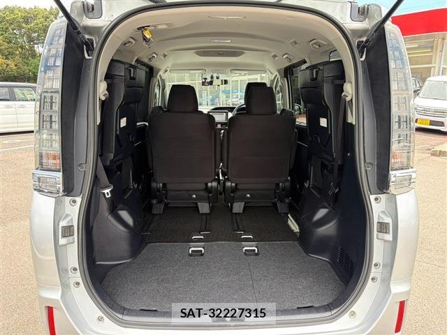 Toyota VOXY HYBRID 2014-03 8662375-17